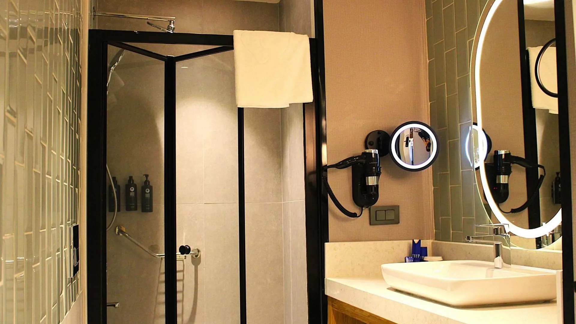 Tryp By Wyndham Istanbul Dolapdere Hotel 0*,